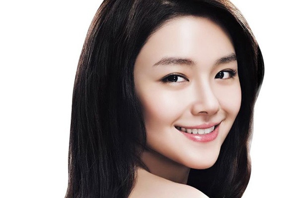 Tu Hy Vien nhan hop dong trieu USD sau khi sinh con hinh anh