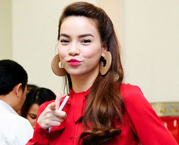 Boc gia giay he cua Ho Ngoc Ha hinh anh