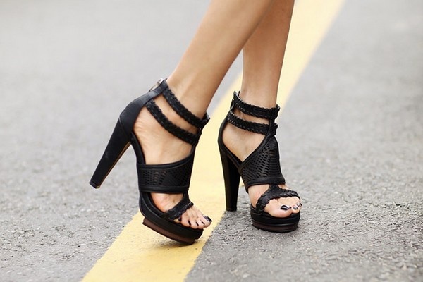 Tim kieu sandal he phu hop voi doi chan cua ban hinh anh