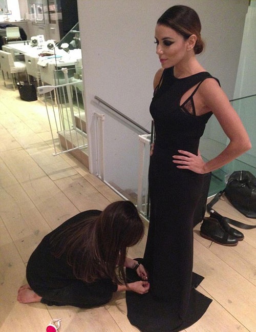 Hình ảnh Vic quỳ gối trước Eva Longoria là minh chứng cho tình yêu mãnh liệt với nghề của ngôi sao lừng danh này.