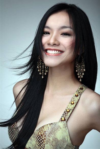 Thùy Lâm trước là ca sĩ, cô đoạt vương miện HH Hoàn vũ VN 2008