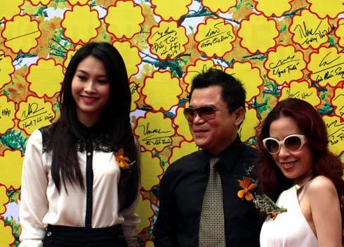 Tất cả cùng gửi những lời chúc từ đáy lòng tới các chiến sĩ ngày đêm canh gác biển trời.