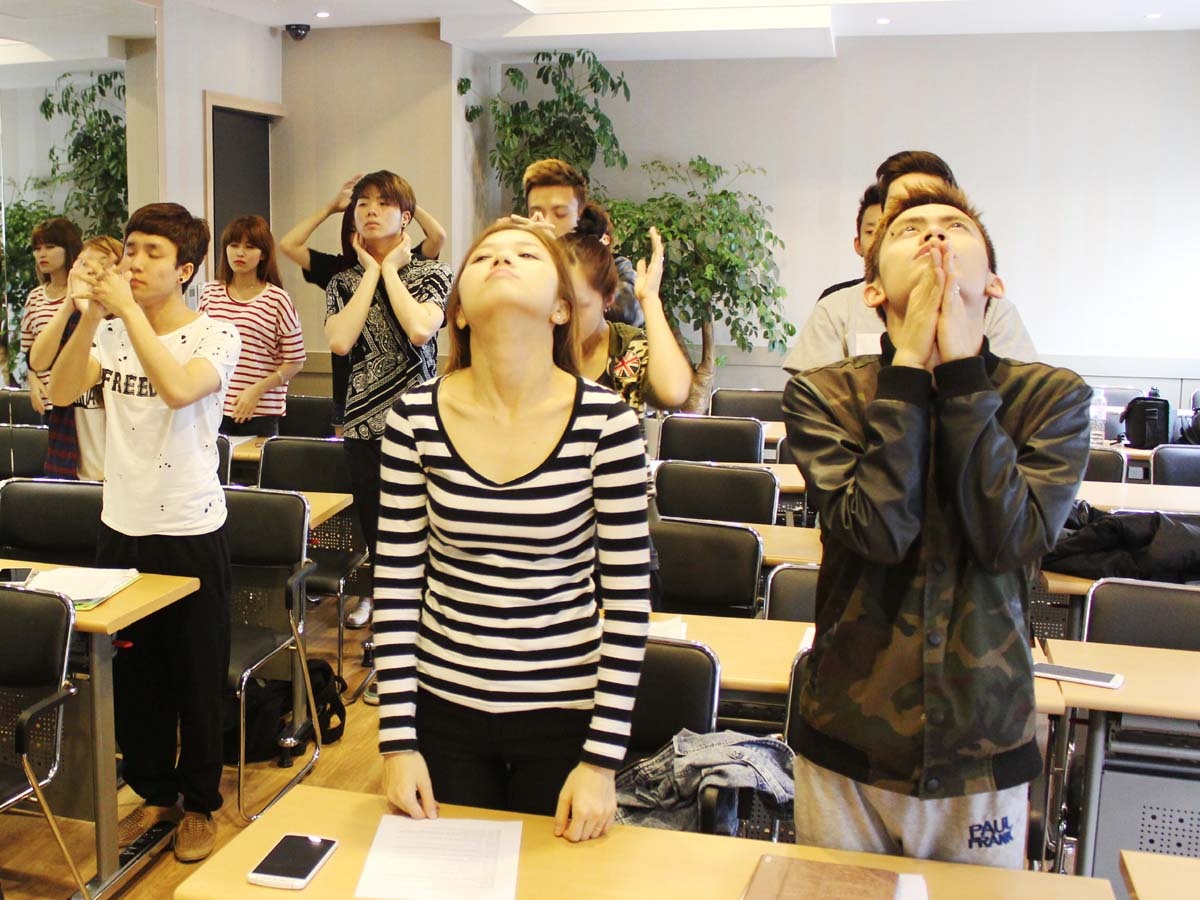 Thi sinh Ngoi sao Viet khoc rong vi bi che toi ta hinh anh