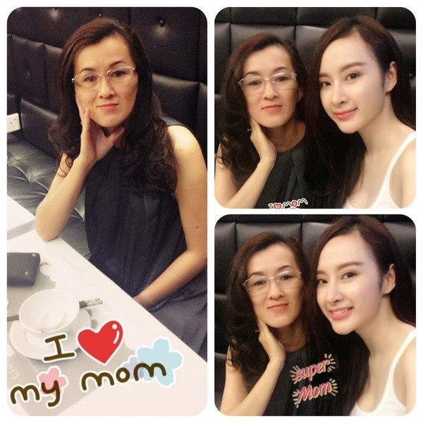 Angela Phương Trinh tươi tắn, giản dị khi ở bên mẹ. Angela Phương Trinh từng tâm sự mẹ là người rất tâm lý và trẻ trung, luôn quan tâm đến 2 chị em.