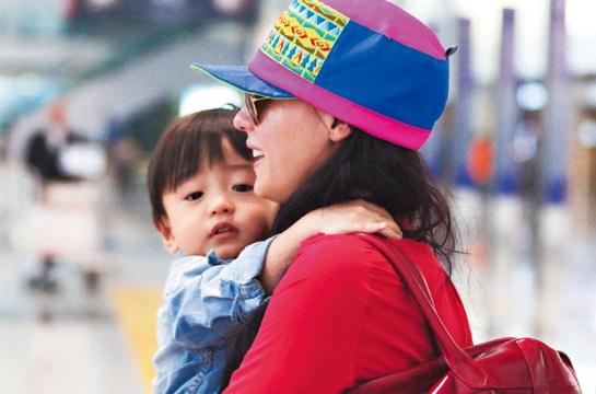 Truong Ba Chi - Ta Dinh Phong cung lam sinh nhat con trai hinh anh