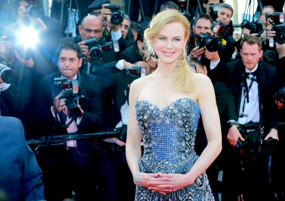 Sao long lay tren tham do lien hoan phim Cannes hinh anh