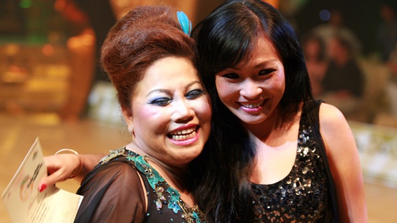 4 sao Viet san sang ra mat giup do dong nghiep luc hoan nan hinh anh