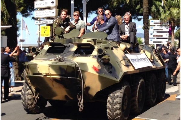 Nhung ong gia gan 'The Expendables 3' du Cannes bang xe tang hinh anh