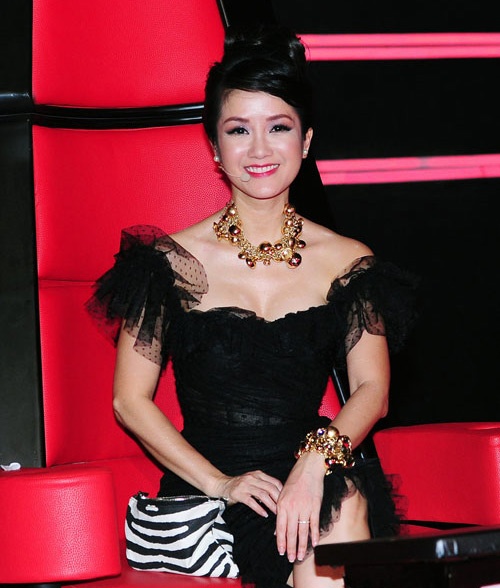Cô biến hóa linh hoạt và quyến rũ trong các tập game show.