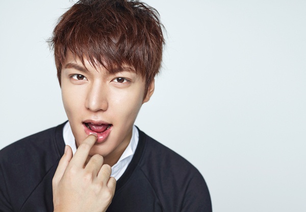 Fan phu kin hinh anh Lee Min Ho suot 1 km hinh anh