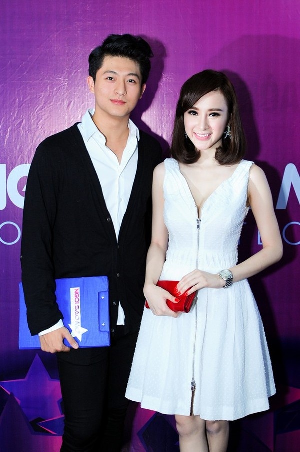 Kiểu tóc ngắn uốn cúp này tuy duyên dáng nhưng lại khiến khuôn mặt Angela Phương Trinh trông gầy guộc đến thiếu sức sống.