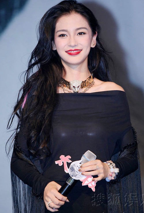 Angelababy  gây nhức mắt với vòng 1 