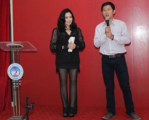 Ngược lại , Thanh Lam lại bị chê tả tơi vì chọn mốt quần không hợp lứa tuổi.