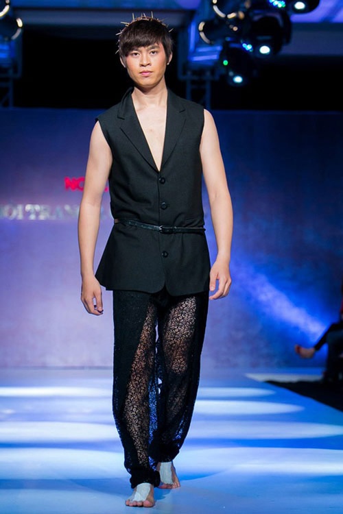 Mốt quần xuyên thấu đã bắt đầu xuất hiện trên các sàn diễn thời trang Việt trong đầu năm nay.