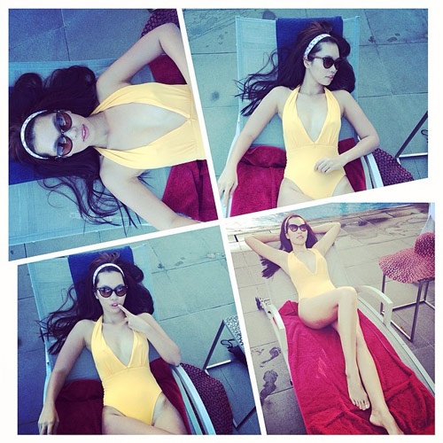 Hà Anh khoe khe ngực gợi cảm trong mẫu áo tắm một mảnh khoét sâu ngực.