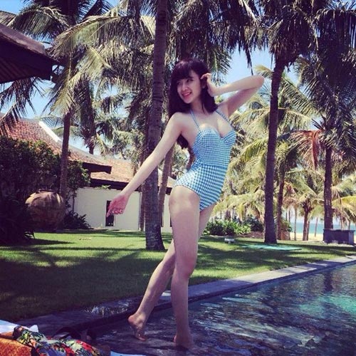 Người mẫu Thu Hà và Angela Phương Trinh