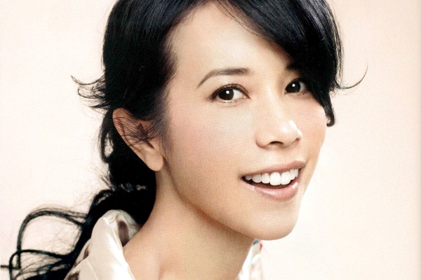 Mac Van Uy bi don mang bau o tuoi 44 hinh anh