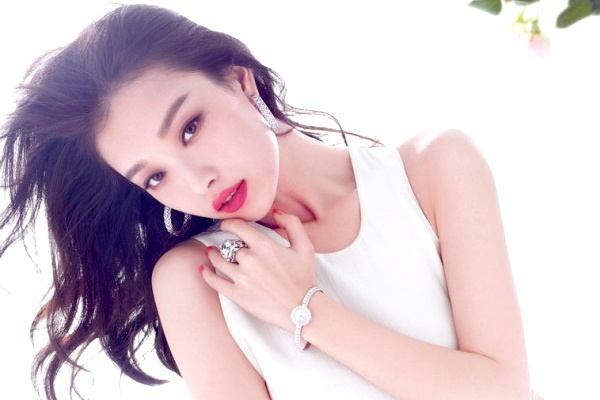 My nhan cung tuoi: Nguoi hanh phuc, ke ham hiu hinh anh