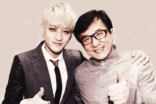 Thanh Long khoe anh chup voi thanh vien EXO hinh anh