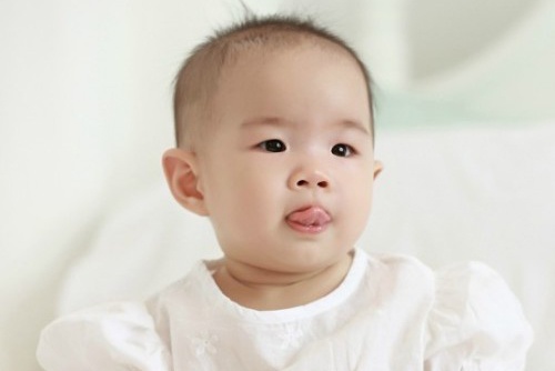 Con gai Huynh Dich bi che kem xinh hinh anh