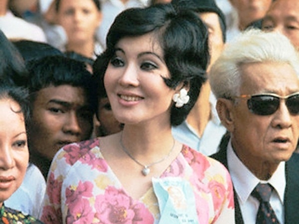 NSƯT Thẩm Thúy Hằng sinh năm 1940, tại Hải Phòng nhưng sau đó bà chuyển vào An Giang sinh sống. Thẩm Thúy Hằng được xem là ngôi sao sáng nhất của điện ảnh Việt Nam giai đoạn cuối thập niên 1950 đến cuối thập niên 1970.