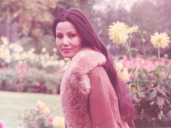 Bà còn được vinh danh là một trong “tứ đại mỹ nhân màn ảnh Việt” trong suốt một thời gian dài. Người ta nói nữ diễn viên này vừa mang vẻ đẹp nhẹ nhàng của con gái Hà Nội, vừa pha chút phóng khoáng, dễ thương của con gái Sài Gòn.