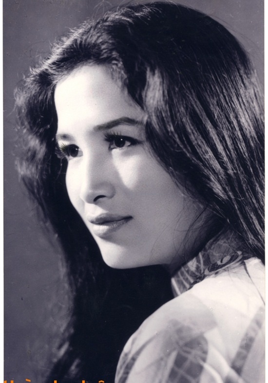 NSND Trà Giang nổi tiếng trong “thế giới điện ảnh” từ những năm 59-60 của thế kỷ trước, với các vai chính gây ấn tượng sâu sắc trong các phim Chung một dòng sông,Chị Tư Hậu (Giải BSV Việt Nam và Huy chương Bạc LHP Quốc tế tại Mátxcơva năm 1963 cho phim). 