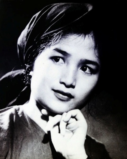 Ngày đó, trong trường điện ảnh có nhiều người xinh đẹp, nhưng Trà Giang luôn là người lọt vào “mắt xanh” của các đạo diễn. Chính vì thế, lần lượt các vai diễn quan trọng bắt đầu đến với sự nghiệp điện ảnh của Trà Giang.