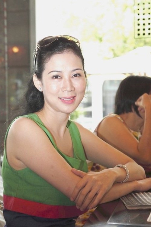 Sau một lần đổ vỡ đường tình duyên, Diễm Hương đã chọn một cuộc sống lặng lẽ, ẩn dật với hạnh phúc nhỏ nhoi của mình. Khác với những đồng nghiệp khác như Lý Hùng, Việt Trinh, Diễm Hương chọn cho mình một khoảng lặng và ít khi xuất hiện trước đám đông. Chỉ thỉnh thoảng, người ta mới thấy bóng hồng ngày nào lộ diện. Không còn ở tuổi xuân sắc như xưa nhưng vẻ đẹp dịu hiền của Diễm Hương vẫn khiến nhiều người xao lòng.