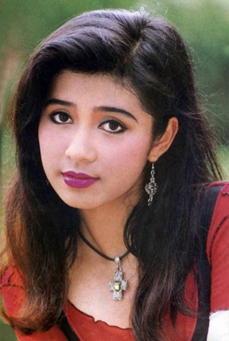 Với vẻ đẹp mặn mòi, đôi mắt đẹp buồn, Việt Trinh nhanh chóng trở thành biểu tượng của vẻ đẹp nghệ sĩ và là một trong những nữ diễn viên điện ảnh nổi tiếng nhất những năm đầu thập niên 90.