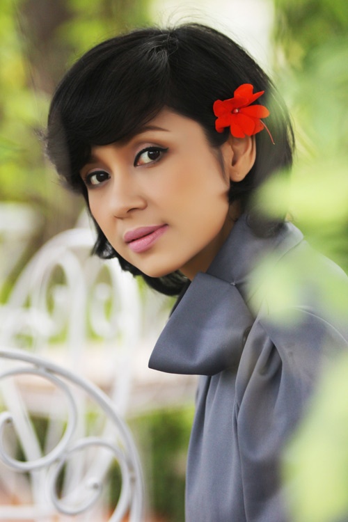 Dù đã ở cái tuổi 42, trải qua bao sóng gió thăng trầm nửa đời người, Việt Trinh vẫn giữ được những nét đẹp vượt thời gian của một 