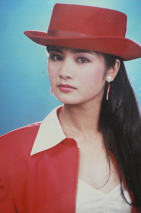 Dưới ánh đèn sân khấu, sắc đẹp của người con gái xứ Tuyên càng rực rỡ nhưng sự hấp lực của vai diễn lại tỏa sáng từ nội tâm. Tài năng nghệ thuật của Thu Hà sớm được khẳng định với HCV Hội diễn sân khấu toàn quốc 1995 và HCB năm 1999. Và năm 2001, Thu Hà được phong tặng danh hiệu NSƯT.