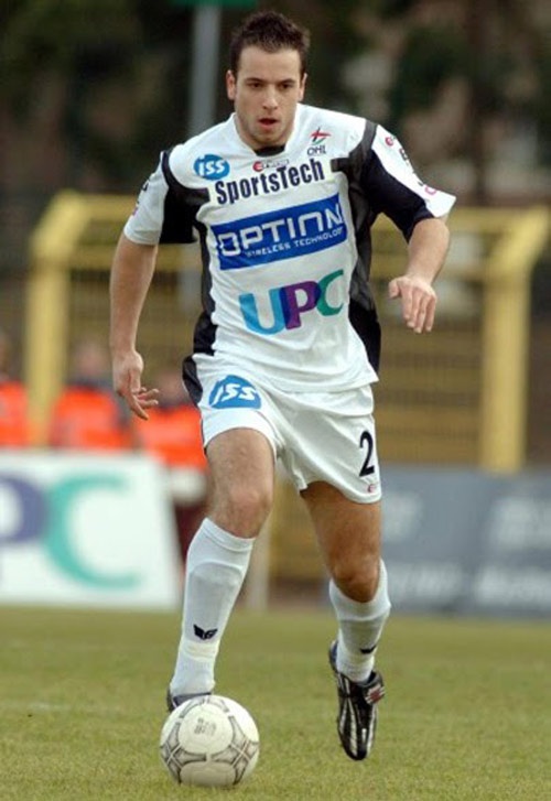 Jonathan De Falcon khi còn gắn với sự nghiệp quần đùi áo số.