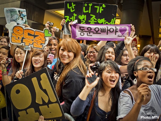 Khi fan cuong Kpop khong xau xi hinh anh