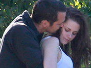 Kristen Stewart bi chi trich ngu voi dao dien hinh anh