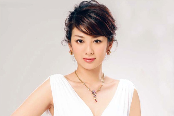 Huynh Dich len tieng sau scandal bo chong con theo dai gia hinh anh