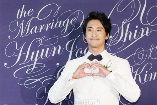 Hình ảnh chú rể Shin Hyun Joon trong hôn lễ.