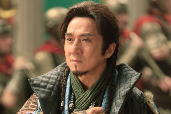 Phim moi cua Thanh Long dung 2.000 chai nuoc moi ngay hinh anh