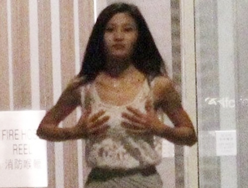 Sao TVB 'may mua' voi nguoi tinh o WC cong cong hinh anh