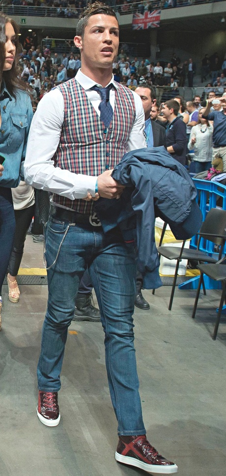 Nhung bo trang phuc sieu xau cua dan sao World Cup hinh anh