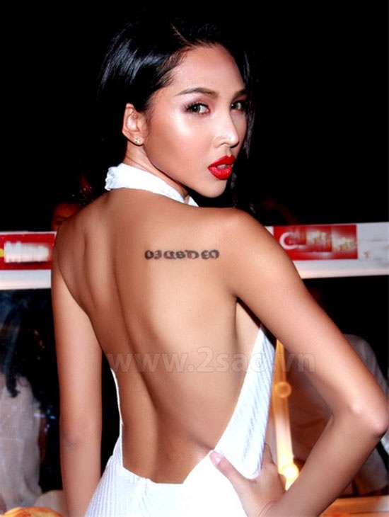 Siêu mẫu Minh Triệu đầy cá tính nhưng không kém phần quyến rũ.