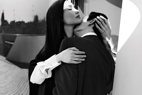 Vo chong dao dien Tran Anh Hung tinh tu tren tap chi Y hinh anh