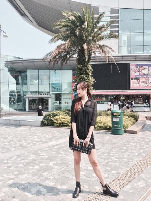 Và gây chú ý với phong cách gợi cảm.