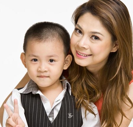 Thanh Thảo và con nuôi Dollar.