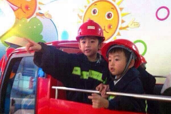 2 con trai Truong Ba Chi lam linh cuu hoa dang yeu hinh anh