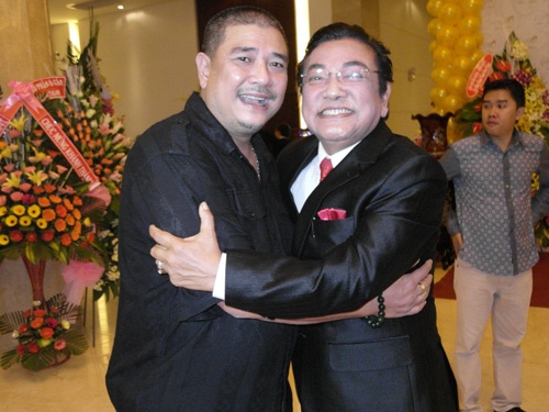 Phước Sang, Quyền Linh, Tuấn Anh hàng năm vẫn đi viếng mộ Lê Công Tuấn Anh. Bạn rất thân của cả ba người.