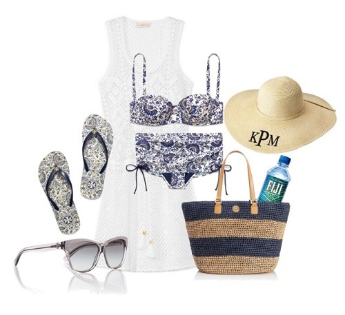 Trái ngược phong cách sôi nổi trên, một chiếc váy trắng trổ thủng mát mẻ khoác ngoài bộ bikini đem lại phong thái nhẹ nhàng tươi mát.