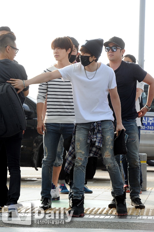 Hành động đẹp của Eun Hyuk.