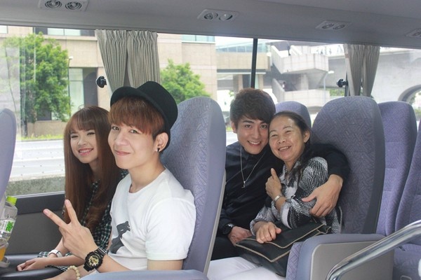 Dù di chuyển đi đâu thì cặp đôi 