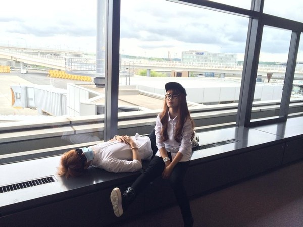 Lúc nào cặp đôi cũng đi bên nhau.